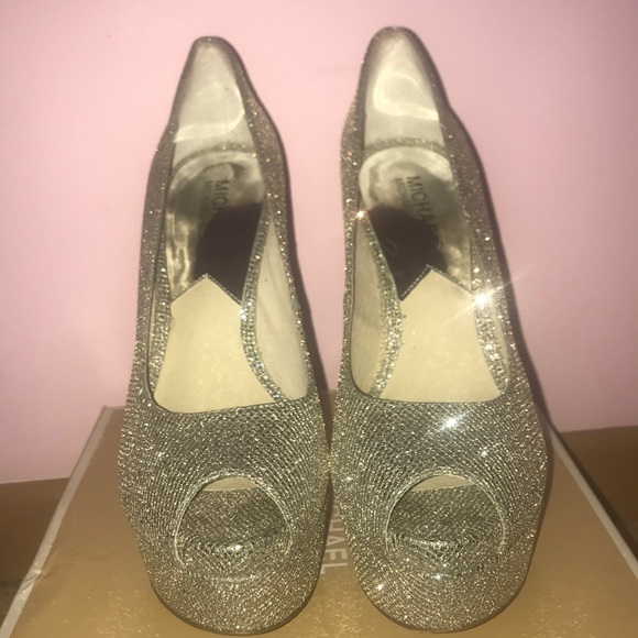 michael kors silver glitter pumps